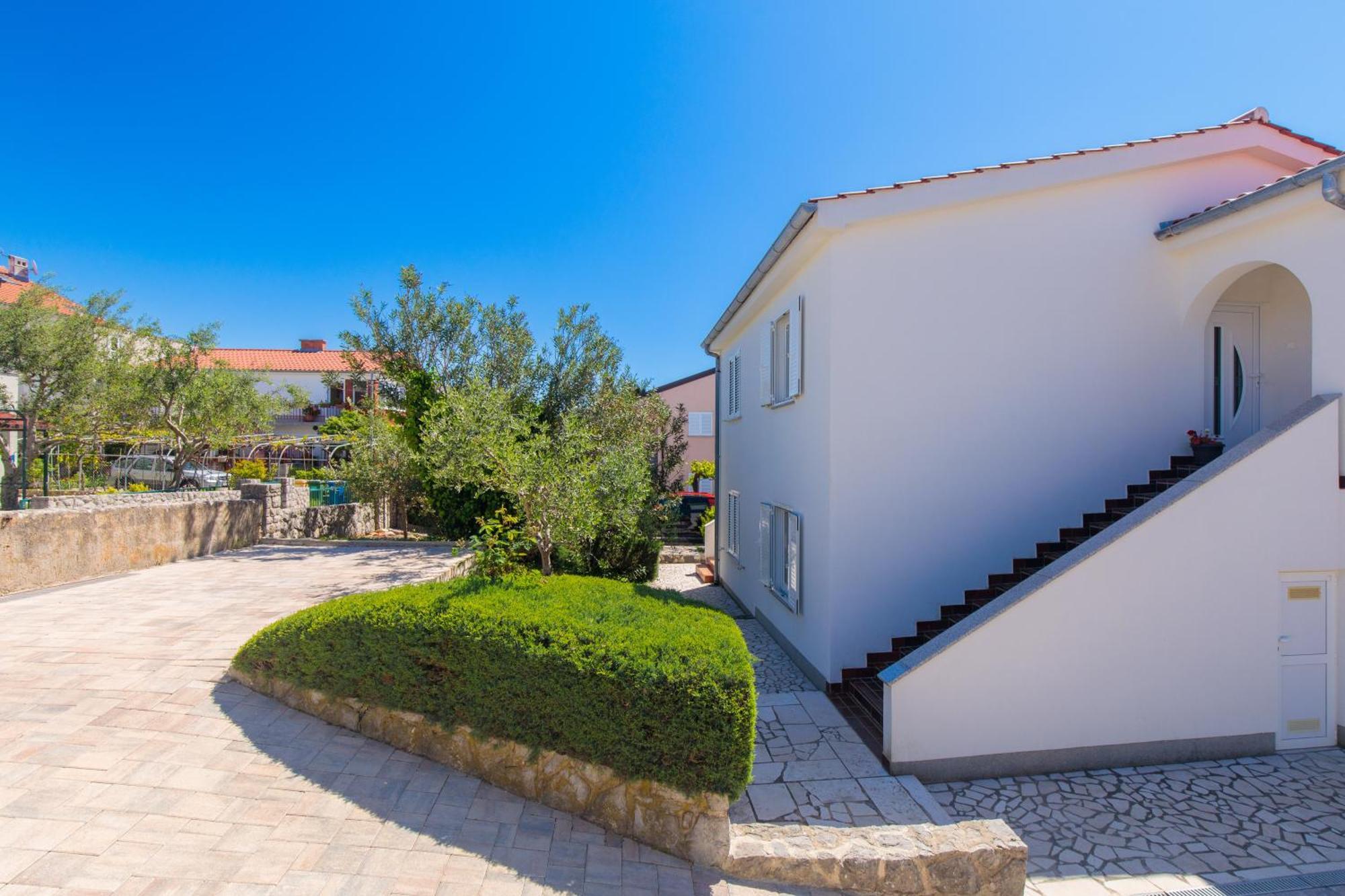 Apartment Tonka *Balcony & Partial Seaview! Krk Town Exterior photo